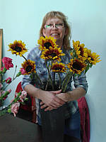 - Приведення до ладу домашніх квітів (пересадка, лікування, розмноження, з виїздом флориста на будинок)