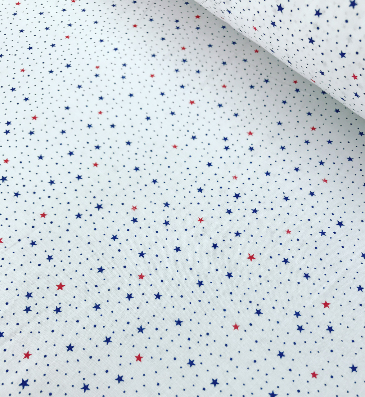 Бавовняна тканина польська зорепад дрібний синьо-червоний на білому No614