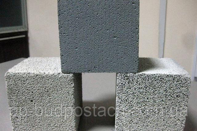Чим відрізняються газобетонні блоки від пінобетонних?