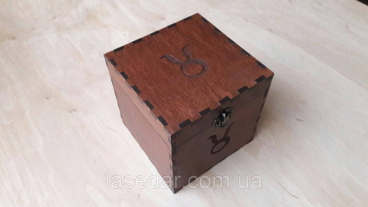 Коробка для подарунка, статуетки