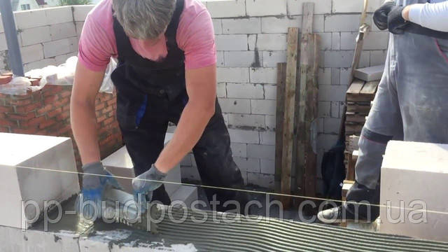 Кладка стін з газосилікатних блоків. Кладка стін з газосилікатних блоків.