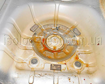 Тут ничего хорошего нет... пиль, остатки антикора и влага. Нужно все почистить и обезжирить.