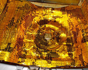 Если хорошо прогреть виброизоляцию феном, то ее можно клеить большими листами... главное все прокатать валиком