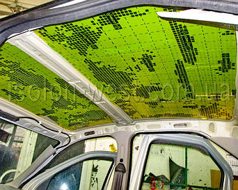 Материал виброизоляции можно разогреть феном, он так хорошо сцепится с металлом. Прокатываем валиком.