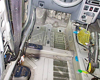 Будьте внимательны к проводке автомобиля.