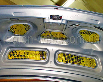 Клеем виброизолятор на нужные места и применяем после валик.