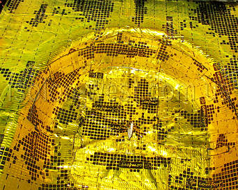 Место запаски хорошо проклеивается и прокатывается валиком.