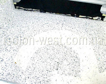 Потом багажник клеим тепло- и шумоизолятор Comfort Lock 4 мм (Бибитон)