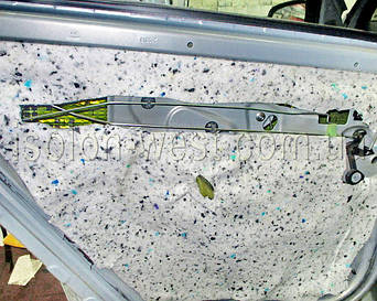 Далее наносим слой Бибитона. Или другого материала, главное, чтобы влагостойким был.