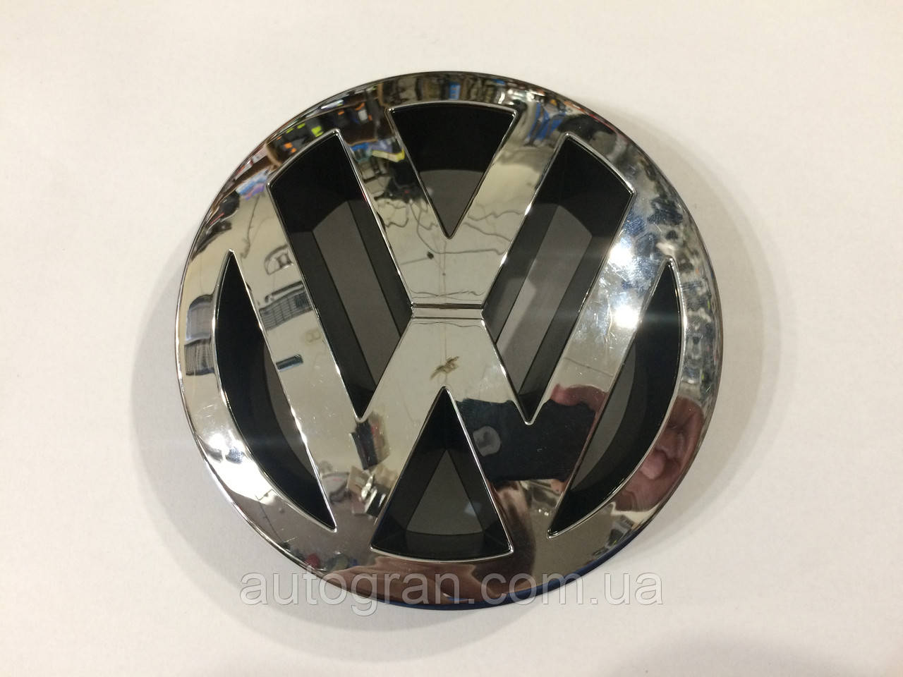 Емблема решітки радіатора VW Volkswagen Passat B5+ Caddy 04-10 3b0853601c