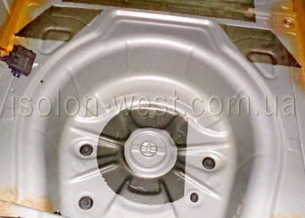 Заводская шумоизоляция на плачевном уровне.