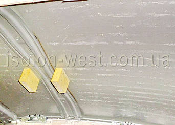 Все начинается стандартно. Снимаем обшивку, подготаливаем поверхность.