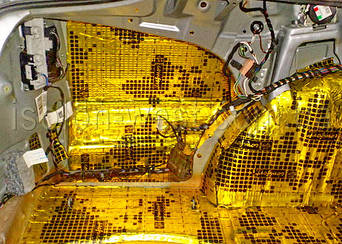 Багажный отсек обесшумим максимально.Особенно на арках.