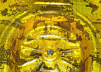 Прикатать виброизоляцию в месте для запаски очень трудно, но возможно.