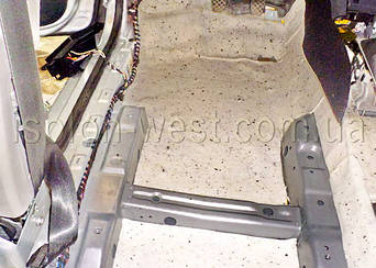 Под педали (а там идет шум от арки) можно положить двойной слой шумоизоляции.