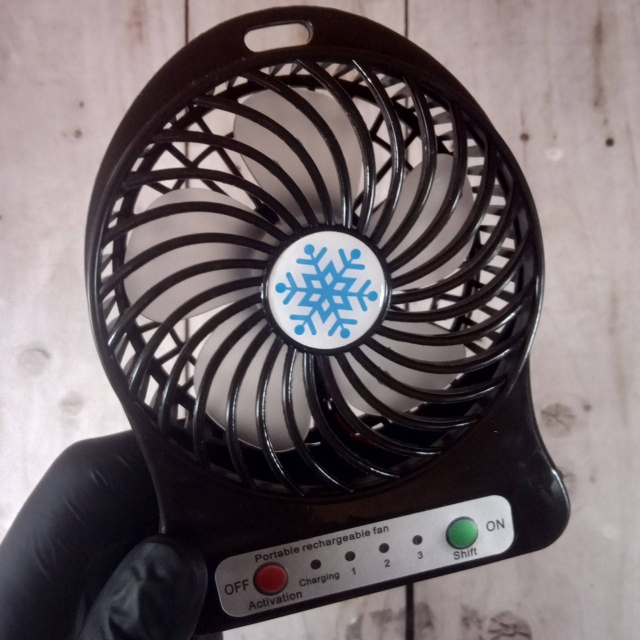 

Беспроводной мини вентилятор Mini Fan на аккумуляторе \ батарейках в дорогу, машину, поезд, дачу (живые фото)