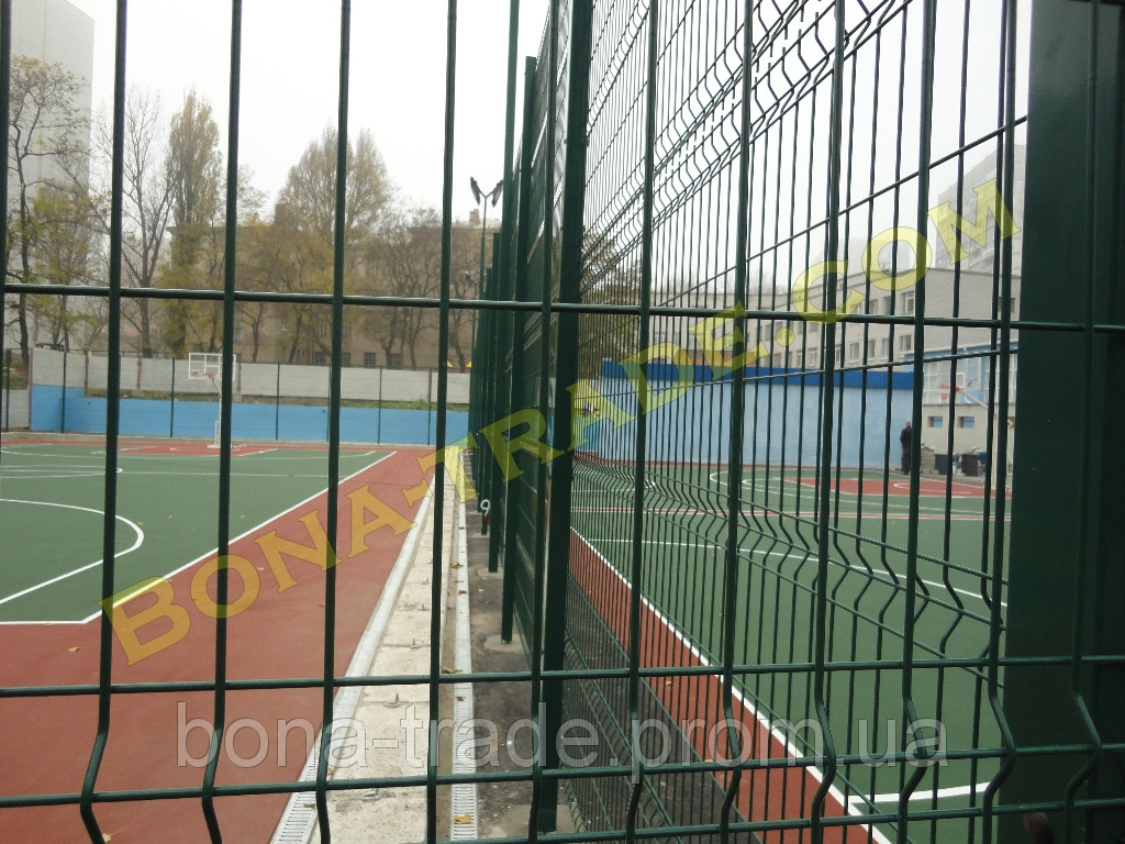 Панельний паркан для огорожі спортивних майданчиків