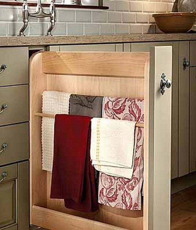 Такий висувний ящик стане кращим місцем для зберігання кухонних рушників.