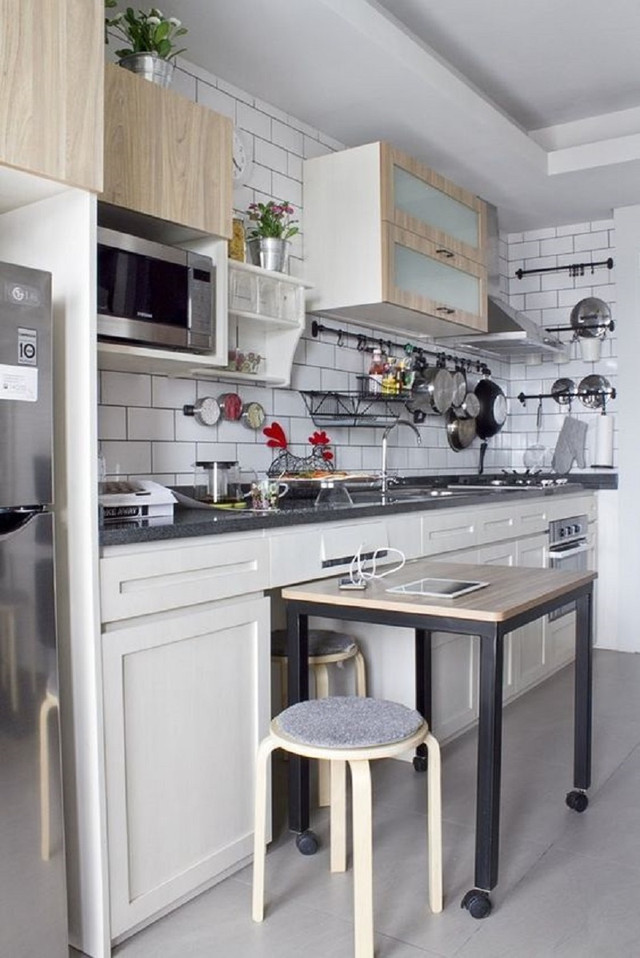 Викочування стіл на кухні