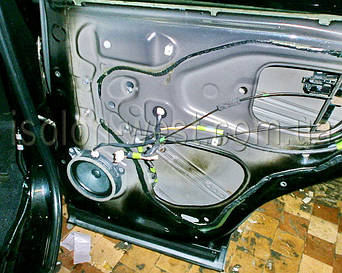 На задней тоже.