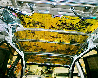 Для получения приемлемой адгезии нужно очень хорошо прикатать виброизоляцию.