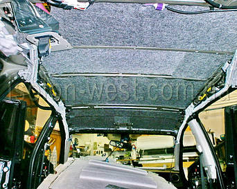 Далее идет слой плотного войлока. Это лучший в мире шумоизолятор.