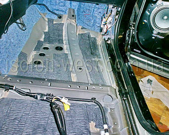 Та же ситуация и c местом для пассажира.