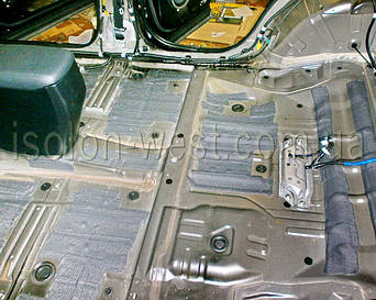 На колесных арках виброзащиты нет и вовсе... это плохо... будем исправлять.