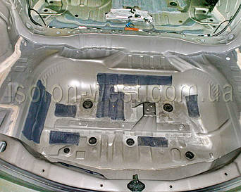 В месте для запаски также плачевная ситуация.