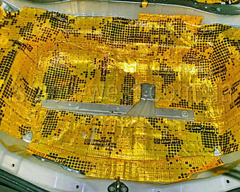 Так выглядит ниша под запаску с виброизоляцией.