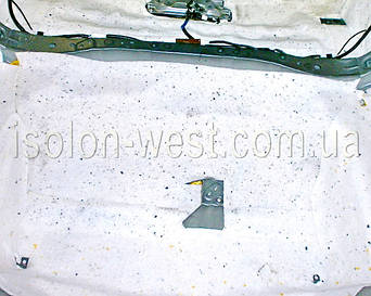 Обесшумим нишу под запаску, где нужно вырезаем отверстия.