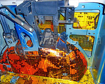 После подготовки поверхности клеим разогретый виброизолятор.