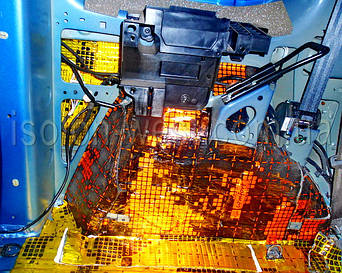 На сами арки нужно дать виброизоляцию потолще. Хорошо прикатываем валиком.