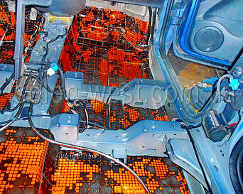 Берегите электропроводку. Не забываем обрабатывать антискрипом крепящие и трущиеся детали.