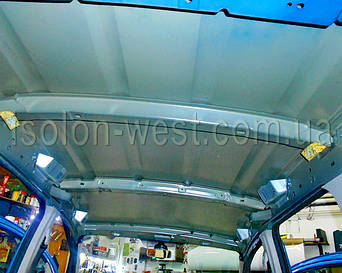 Потолок очищаем, обезжириваем.