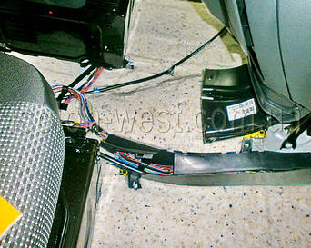 В некоторых зонах нужно несколько слоев. Главное чтобы обшивка и пластик стали все на свои места.