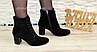 Черевики жіночі замшеві на стійкому каблуці, декоровані накаткою каменів, фото 2