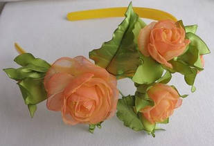 Обруч для волосся ручної роботи текстиль "Бутони ніжної троянди"