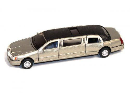 

Машина лимузин KINSMART "Lincoln Town Car Stretch" (серебристый)