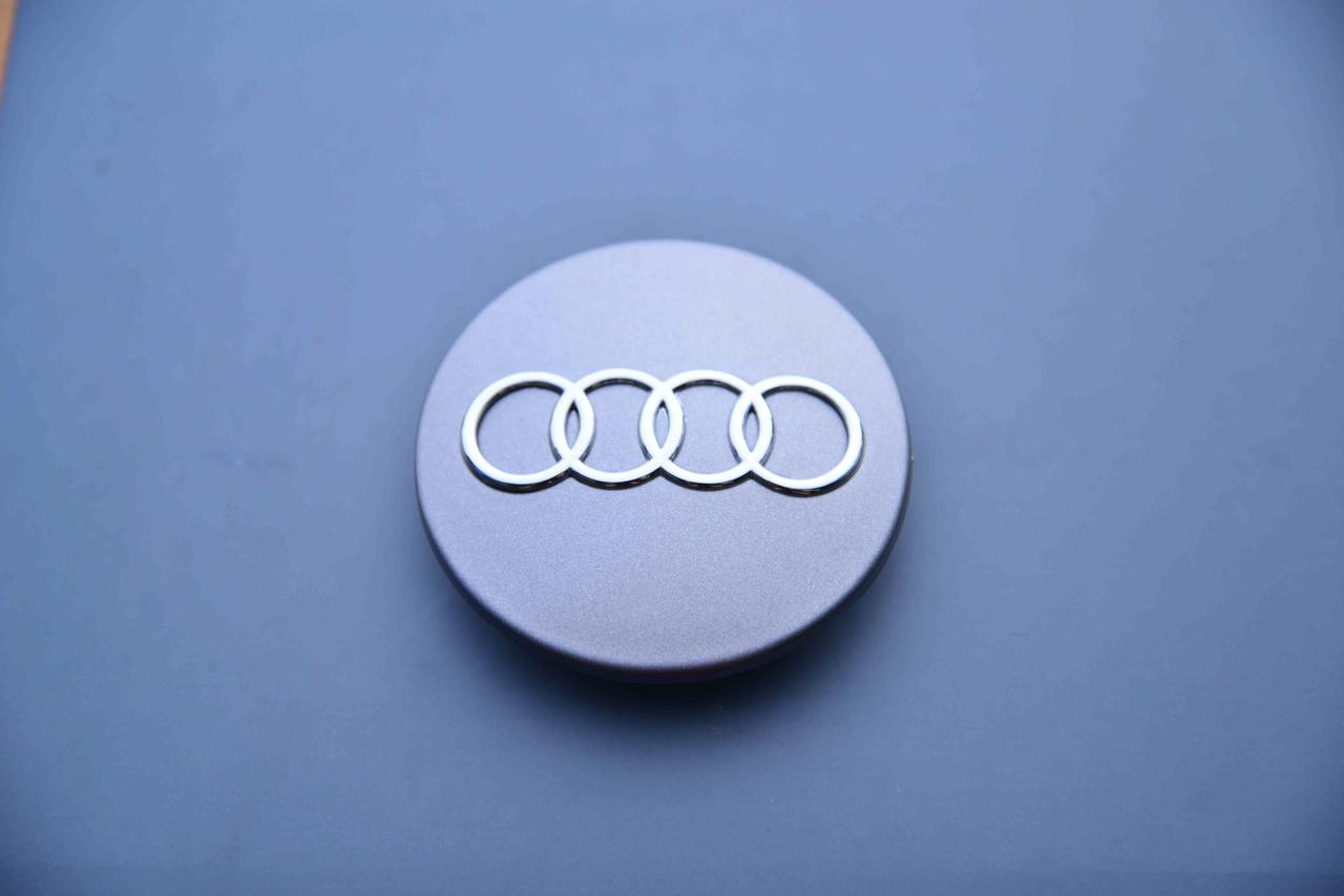 Ковпачок заглушка для диска в диск Audi Аудіо (68/56/9) 8D0601170 сірі