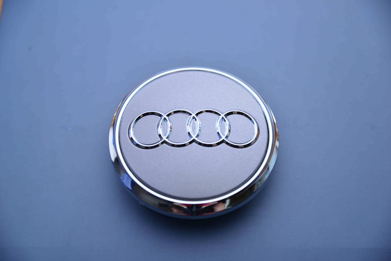 Ковпачок заглушка для диска в диск Audi Аудіо (77/67/15) 4LO 601 170 сірі