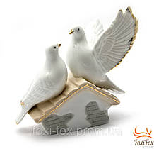 Порцелянова статуетка "Пара голубів на даху" 11 см