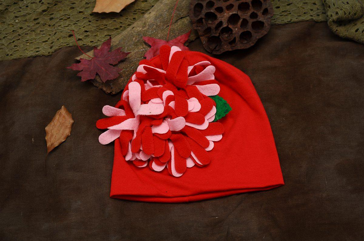 Шапочка демісезонна дитяча червона з квіткою з тканини 50/52, фото 1