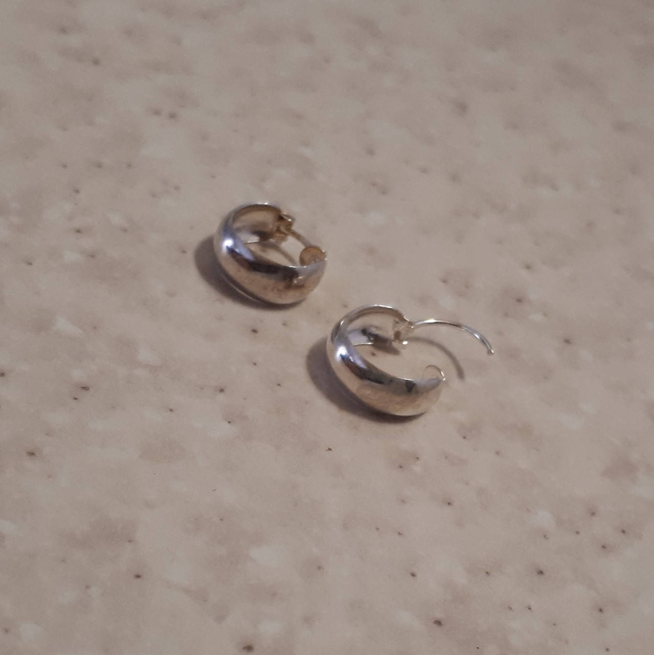 

Серьги серебряные широкие, диаметр 8 мм ЦЕНА ЗА ПАРУ