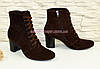 Черевики жіночі коричневі замшеві на підборах, декоровані накаткою каменів, фото 6