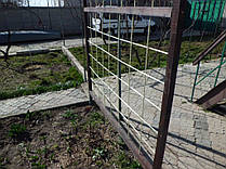 Стеклопластиковая арматура на приусадебном участке.