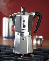 Гейзерна кавоварка на 9 чашок Bialetti Moka Express, 420 мл, для кави еспресо, із алюмінію, для плити