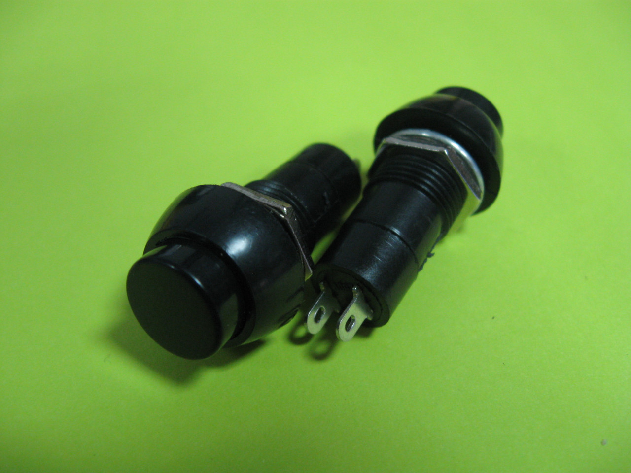 Кнопка середня PBS-11A з фіксацією ON-OFF, 2pin, 1А 250V, чорна