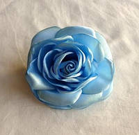 Брошь цветок из ткани ручной работы "Голубая атласная роза"