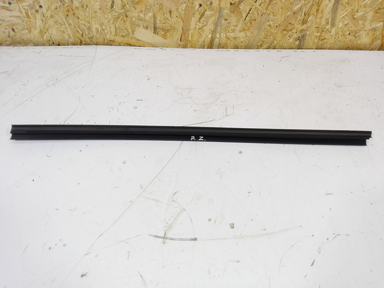 Уплотнительная Резинка Стекла Двери Рено Сценик 2. Задняя/Правая ...